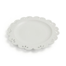 Charming carved cake plate​ £15 (31033911)