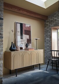 https://dc-42351dc5a6b3.prshots.es/contents/archives/194/254/images/thumb350x287_auto/furniture_village_furniture-village-ercol-ravello-sideboard-1095_e6344_thumb.jpg
