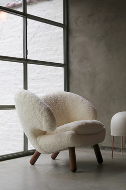 House of Finn Juhl The Pelican Chair - Sheepskin - Off White