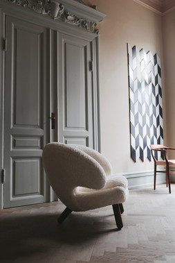 House of Finn Juhl The Pelican Chair - Sheepskin - Off White