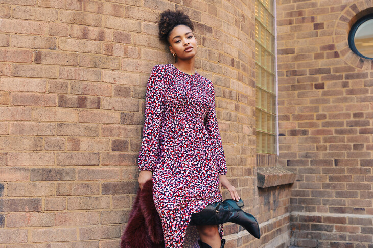 roman originals-roman pink ditsy floral shirred midi dress-ref2215644