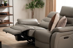 Pearson Grey Leather 2 Seater Electric Recliner Sofa RRP €3199 (NOW €1549)