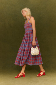 https://dc-42351dc5a6b3.prshots.es/contents/archives/329/362/images/thumb350x287_auto/oliver-bonas_blue-checked-strappy-midi-dress-gbp78_thumb.jpg