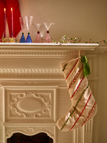 https://dc-42351dc5a6b3.prshots.es/contents/archives/329/362/images/thumb350x287_auto/oliver_bonas_velvet-bow-ribbon-striped-stocking-25_thumb.jpg