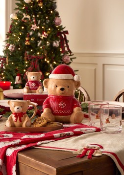 0601 2072750 B&M AW26 The Bear Dinnerware Came01 v2 Crop