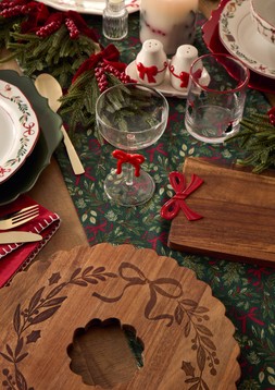 0601 2072750 B&M AW26 Timeless Tradition Dining Cameo03 Crop