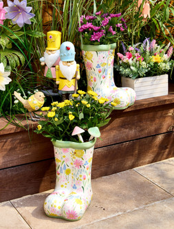 B&M GARDEN SS26 // GARDEN LIFE // 3D FLOWER STAKE £3 EACH // WELLINGTON BOOT PLANTER £10 EACH // NUTCRACKER GONK ORNAMENT £8 EACH //