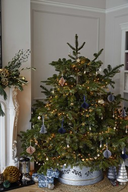 Christmas at Ivyline 2025 - CUT OUT MISTLETOE TREE SKIRT GALVANISED