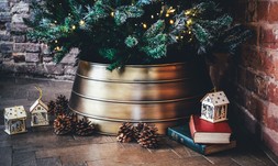 Metal Christmas Tree Skirt Gold &pound;54.99 2