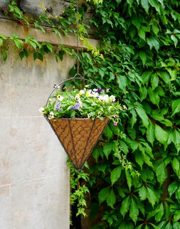 OUTDOOR HANGING WIRED NETTED CONE H40CM D30CM