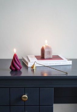 Christmas at Ivyline 2025. - TWISTED TREE CANDLE BORDEAUX