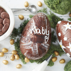 https://dc-42351dc5a6b3.prshots.es/contents/archives/3746/1580/images/thumb350x287_auto/hobbycraft-hobbycraft-2-ways-to-make-chocolate-easter-eggs-ideas_58c1c_thumb.jpg