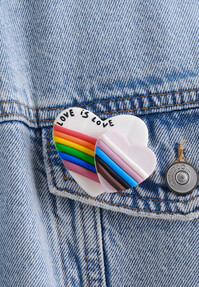 https://dc-42351dc5a6b3.prshots.es/contents/archives/3746/1580/images/thumb350x287_auto/hobbycraft_hobbycraft-pride-rainbow-heart-badges-with-fimo-works_f429a_thumb.jpg