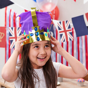 https://dc-42351dc5a6b3.prshots.es/contents/archives/3746/1580/images/thumb350x287_auto/hobbycraft_how-to-make-a-showstopper-crown_1_2a016_thumb.jpg