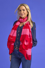https://dc-42351dc5a6b3.prshots.es/contents/archives/3783/1584/images/thumb350x287_auto/scamp-dude_scampanddude_mega-super-scarf-shoot_5828_thumb.jpg