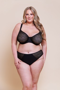 Smoothie Lace Black Bra £38 €60 CAD $87 AUS $91.95, Brazilian £16 €26 CAD $30 AUS $32.95 5
