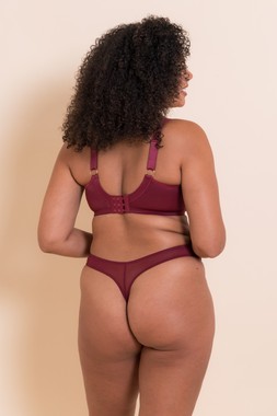 LUSH OXBLOOD FULL PLUNGE BRA £34 €51 & THONG £15 €23