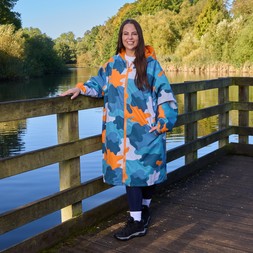 OHS Adults Water Resistant Camo Sherpa Drying Robe - Blue/Orange - £30