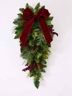 X1N89 The Very Collection Velvet Bow Wreath £20
