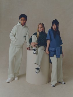 PRIMARK PRESENTS BY COLEEN CREW TEE, BLUE £7, €10, RON50, PLN43, CZK260, PRIMARK PRESENTS BY COLEEN OPEN HEM JOGGER, LIGHT GREEN £12, €16, RON80, PLN70,