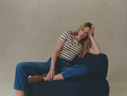 PRIMARK PRESENTS BY COLEEN SNUG TEE, £6, €8, RON40, PLN34, CZK520, PRIMARK PRESENTS BY COLEEN BARREL JEAN, £18, €20, $28, RON100, PLN90, CZK520