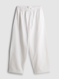 PRIMARK PRESENTS PAU ECHE CIRC CASUAL BARREL WHITE, £16, €18, $24, RON90, PLN80, CZK470, HUF6500
