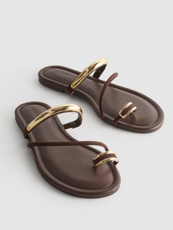 PRIMARK PRESENTS PAU ECHE HARDWARE DETAIL TOELOOP, £10, €12, RON60, PLN50, CZK310, HUF4400