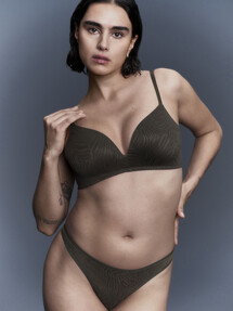 https://dc-42351dc5a6b3.prshots.es/contents/archives/98/201/images/thumb350x287_auto/marks-spencer_body-bra-gbp22-thong-gbp14_thumb.jpg