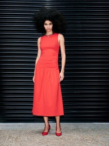 https://dc-42351dc5a6b3.prshots.es/contents/archives/98/201/images/thumb350x287_auto/marks-spencer_ms-dress-to-thrill-look-46_thumb.jpg