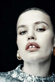 https://dc-42351dc5a6b3.prshots.es/contents/archives/98/201/images/thumb350x287_auto/marks_amp-spencer_ms-x-16arlington-sequin-dress-295-earring-45-3_55aef_thumb.jpg