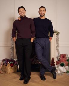 https://dc-42351dc5a6b3.prshots.es/contents/archives/98/201/images/thumb350x287_auto/marks_amp_spencer_ms-autograph-tapered-fit-single-pleat-trouser__01bd6_thumb.jpg