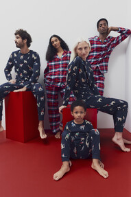 https://dc-42351dc5a6b3.prshots.es/contents/archives/98/201/images/thumb350x287_auto/marks_amp_spencer_ms-xmas-matching-pyjamas-2024-2_thumb.jpg